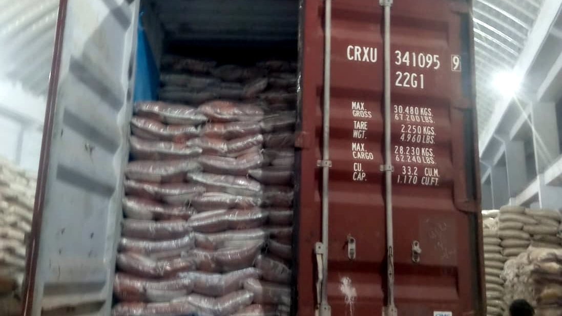 Container stuffing operation