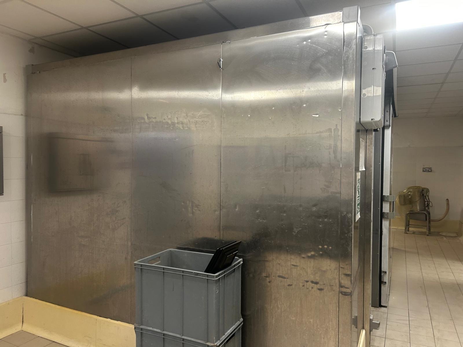 Stainless-lined cold storage corridor